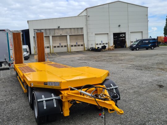 Przyczepy niskopodwoziowe z&nbsp;obrotnicą